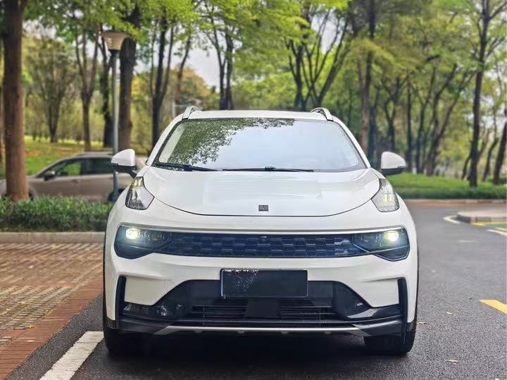 Подержанный Lynk & Co 01 2021 года, версия 2.0TD с передним приводом, комплектация Pro