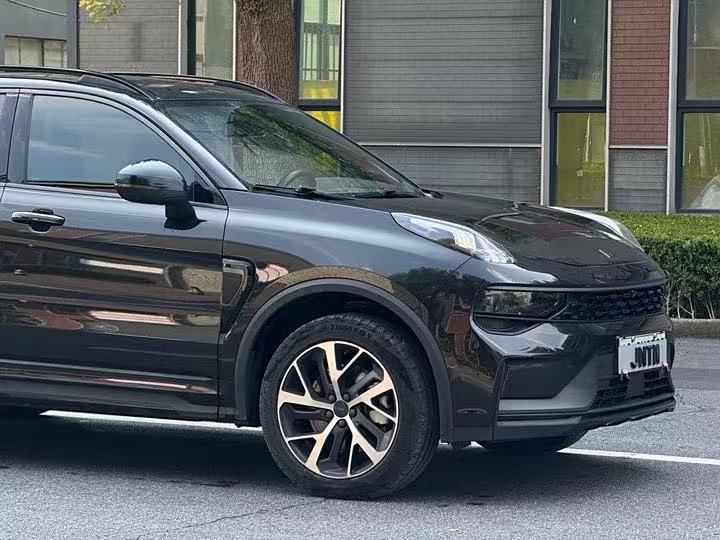 Подержанный Lynk & Co 01 EM-P 2022 года, версия 1.5TD PHEV Plus
